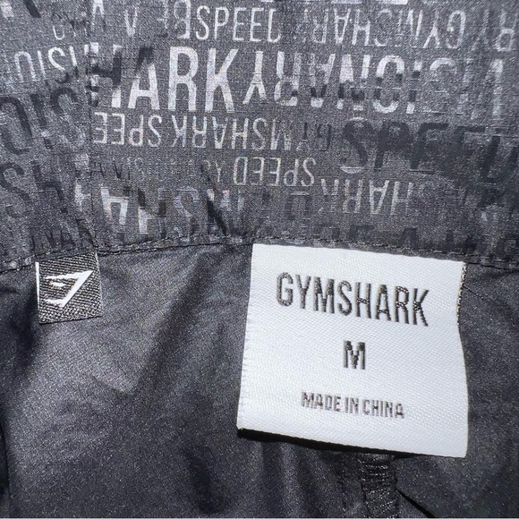 Gymshark size medium cropped jacket - Picture 7 of 9